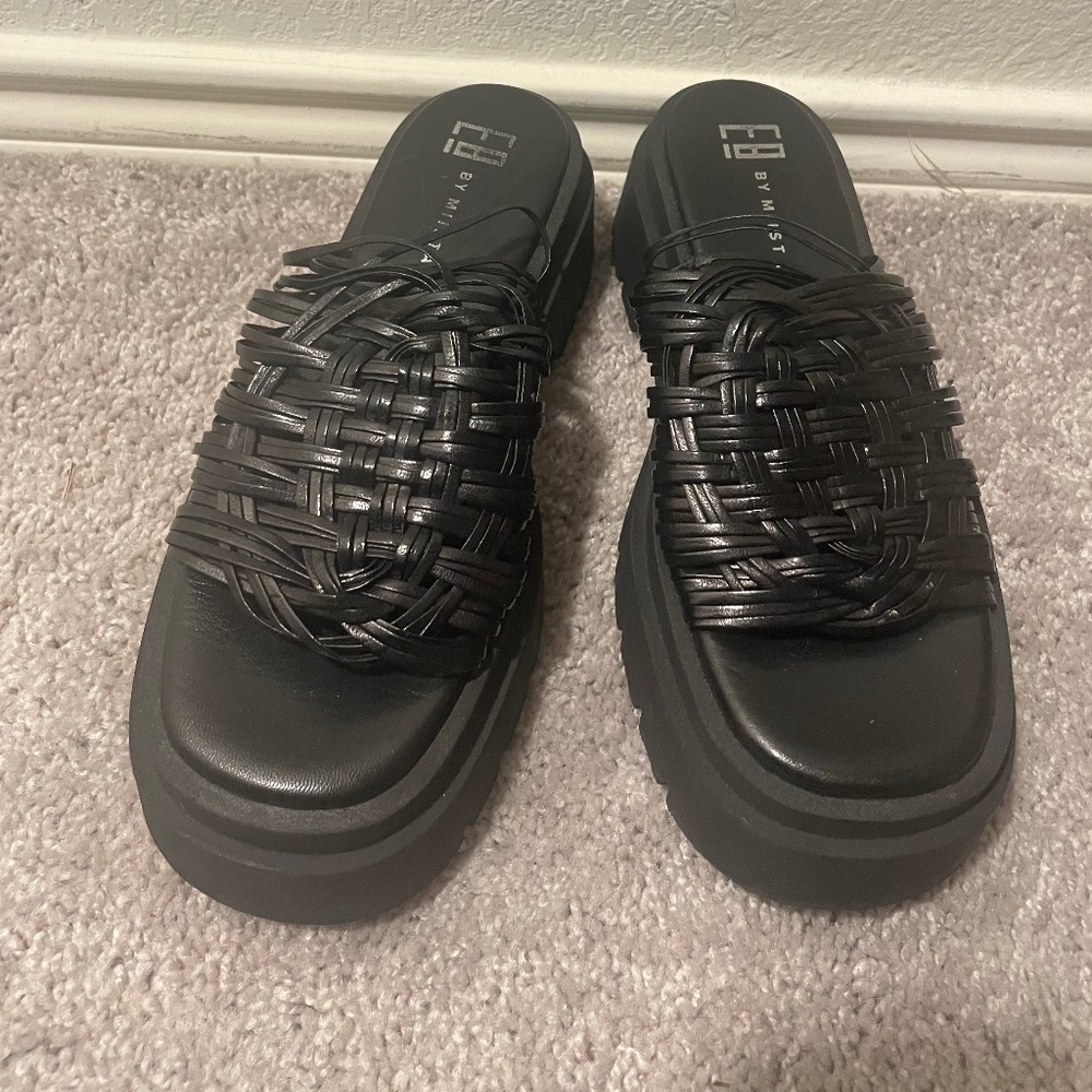 MIISTA black platform sandals